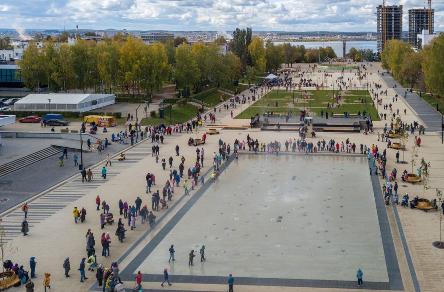 Площадь ижевска. Центральная площадь Ижевск. Новая Центральная площадь Ижевск. Центральная площадь Ижевск реконструкция. Удмуртия Ижевск Центральная площадь.